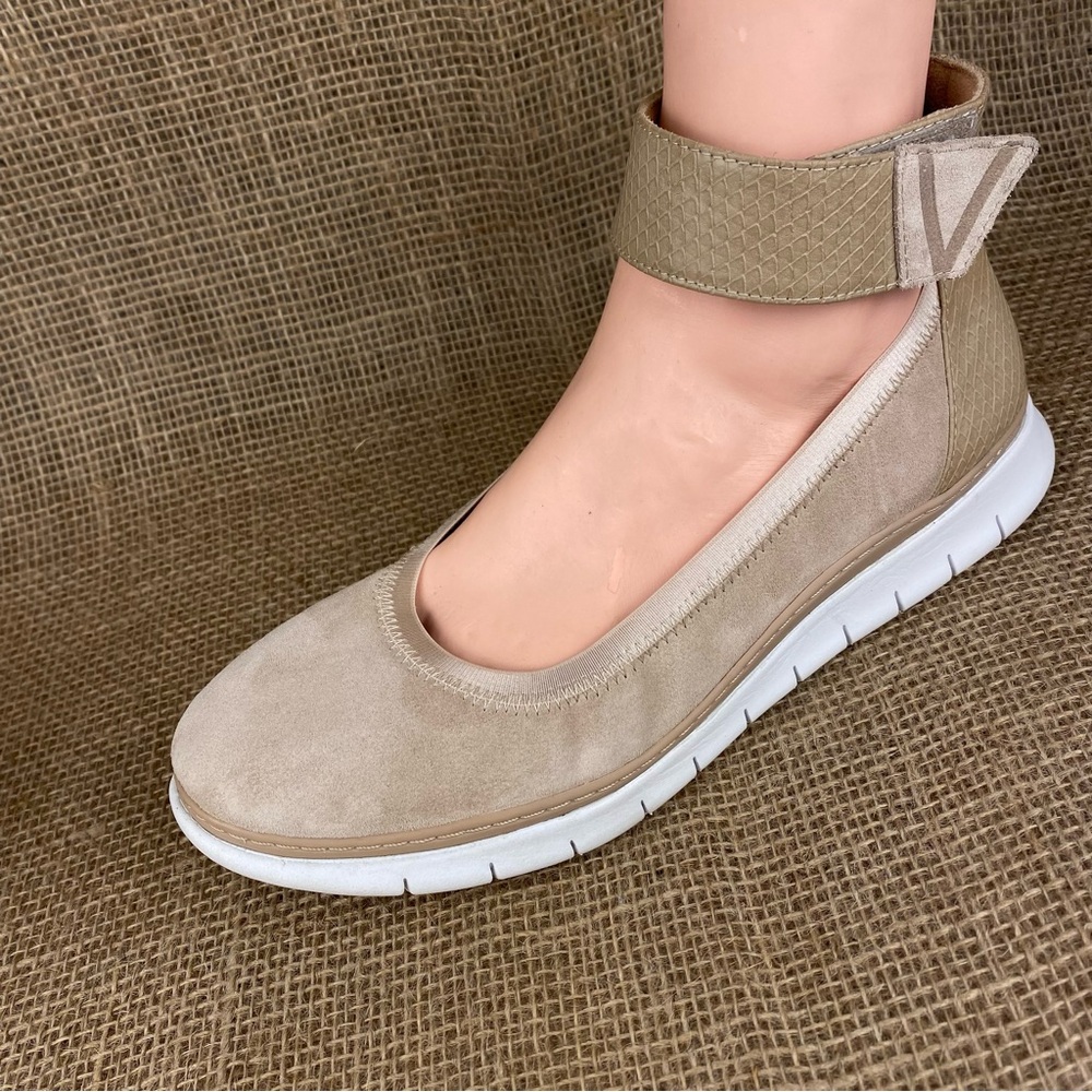 Vionic Flip Flops Sandals Slip On Ballerina Ankle Strap Tan Suede Women Size 9.5
